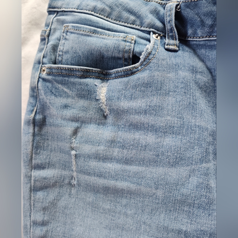 Time and Tru Ladies BlueJean Shorts. Size 16 Mid Rise.  10" Inseam. Distressed. - Picture 3 of 7